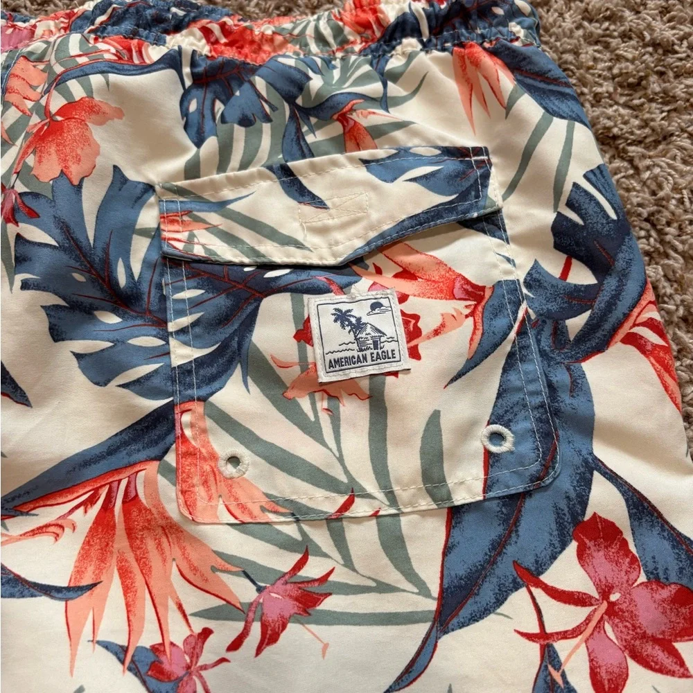 American Eagle Outfitters Floral 5.5in Swim Trunks mens size XL